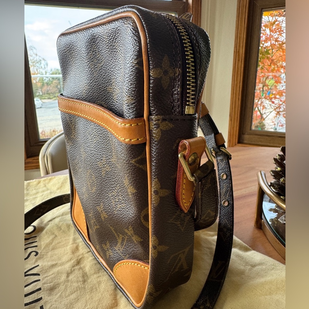 Price driop!! Louis Vuitton Monogram Danube Crossbody Bag - Picture 7 of 15